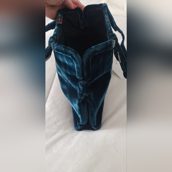 NWT! Vintage Prada Velluto Fibbie Frame Bag in luxurious Deep Blue Velvet! - Picture 9 of 12